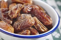 Dried dates i bowl — Stock Photo