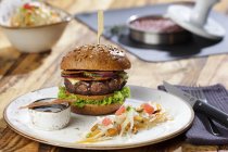 Hamburger di manzo in stile americano — Foto stock