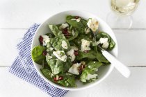 Spinach salad with cheese — Stock Photo