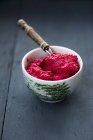 Beetroot and sweet potato mash in a bowl on a wooden surface — Stock Photo