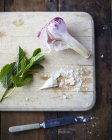 Garlic with sea salt and mint — Stock Photo