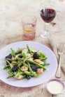 Salade d'asperges aux betteraves et crevettes — Photo de stock