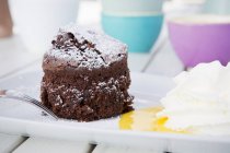 Chocolate cake with egg liqueur — Stock Photo