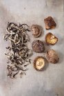 Сушеные азиатские грибы — стоковое фото