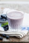 Blueberry and yoghurt smoothie — Stock Photo