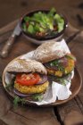 Due hamburger vegetariani — Foto stock