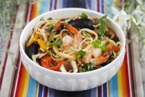 Spaghetti pasta with seafood and peppers — Stock Photo