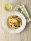 Spaghetti alla carbonara con pancetta — Foto stock