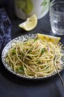 Spaghetti pasta with lemons and pesto — Stock Photo