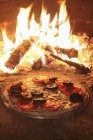 Pizza cuite à la pierre — Photo de stock
