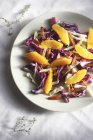 Сырой зимний салат — стоковое фото