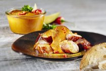 Currywurst mit Curry — Stockfoto