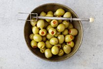 Оливки, фаршированные перцем — стоковое фото