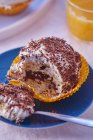 Chocolate meringue with cream — Stock Photo