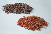 Red rice and black rice — Stock Photo
