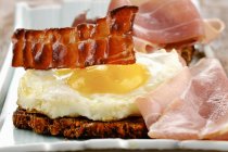 Toast with ham and fried egg — Stock Photo