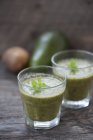 Green smoothies made with kiwi — Stock Photo