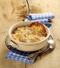 Onion soup with toasted cheese croute — Stock Photo