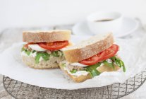 Чабатта-сэндвичи с тунцом — стоковое фото