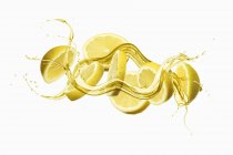 Лимоны с брызгами масла — стоковое фото