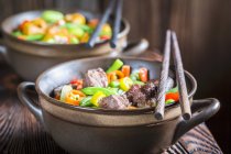 Noodles with beef and vegetables — Stock Photo