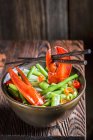 Macarrão com legumes e lagosta — Fotografia de Stock
