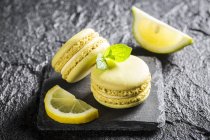 Macarons au citron jaune — Photo de stock