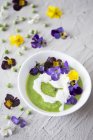 Cream of green pea soup — Stock Photo