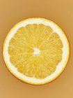 Rebanada de naranja fresca - foto de stock