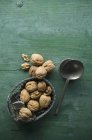 Walnuts shelled and unshelled — Stock Photo