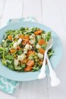 Feldsalat mit Karotten — Stockfoto