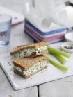 Sandwich de queso de cabaña - foto de stock