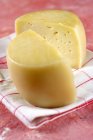 Formaggetta formaggio salato — Foto stock