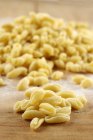 Сырая сырая кавателли-паста — стоковое фото