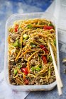 Hoisin duck with noodles — Stock Photo