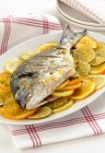 Seabream fish with citrus fruits — Stock Photo