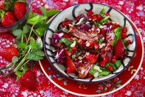 Strawberry salad with crispy bacon and radicchio — Stock Photo