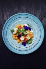 Салат з помідорами та моцарелою з динею — стокове фото
