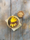 Baby spinaci e ananas frullato ciotola — Foto stock