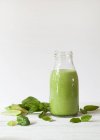 Mint and lime smoothie — Stock Photo