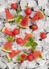 Servindo de fatias de melancia — Fotografia de Stock