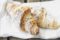 Chocolate croissants dusted with icing sugar — Stock Photo