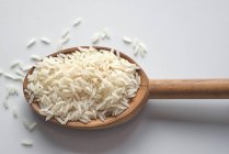Сушёный сырой рис басмати — стоковое фото
