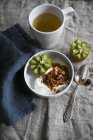 Yoghurt muesli and kiwi — Stock Photo