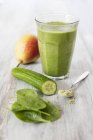 Green smoothie with cucumber — Stock Photo