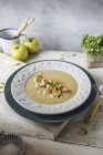 Cremige Pastinaken und Apfelsuppe — Stockfoto