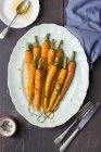 Young carrots with honey — Stock Photo