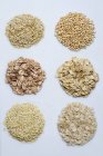 Seis pilhas de vários grãos — Fotografia de Stock