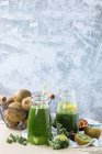 Frullato verde con cavolo riccio — Foto stock