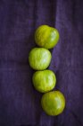 Quatro tomates verdes — Fotografia de Stock
